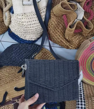 Ručne tkaná crossbody taška z papiera Iron Frame