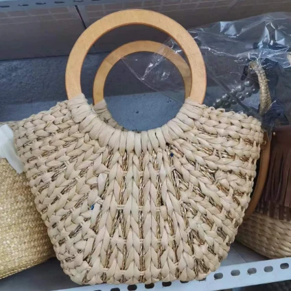 Drevené rukoväte vrecko na tkanú slamku s kukuričnými šupkami