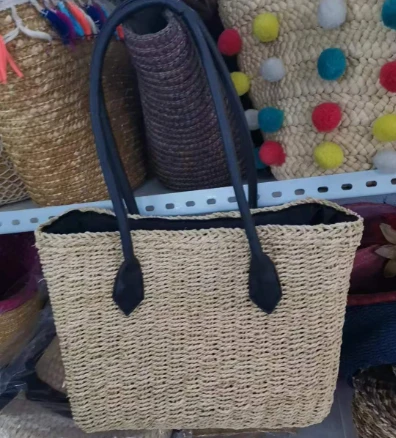 Papierová ruka tkaná štvorcová taška
