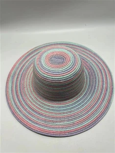 Farebný papierový slamený klobúk